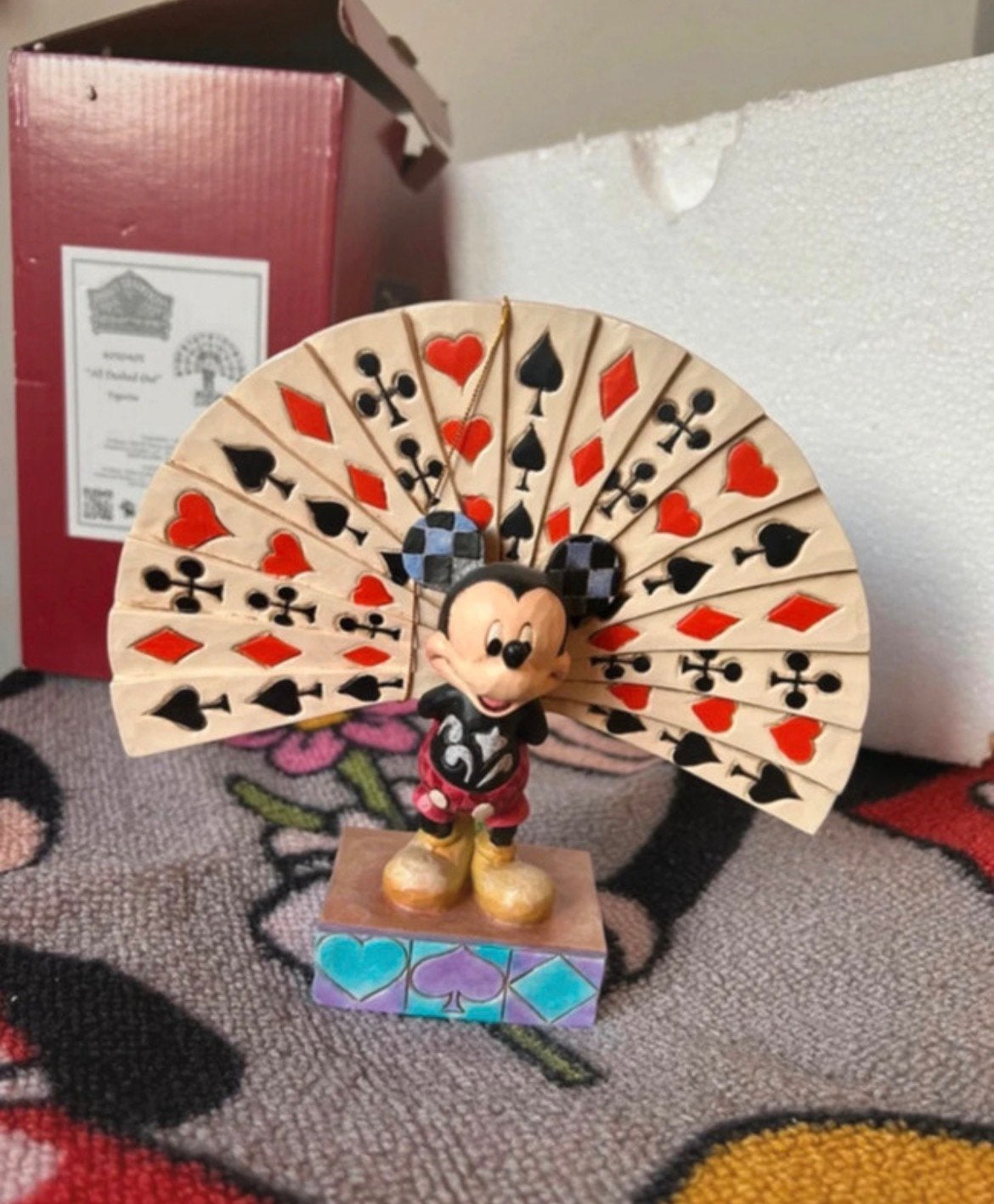 Disney traditions Mickey Mouse “All decked out”, Verzamelen, Ophalen of Verzenden, Mickey Mouse, Nieuw
