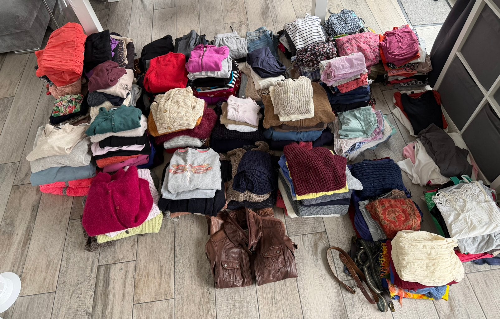 Vetements femme - lot de 300 pieces, Enlèvement, Comme neuf
