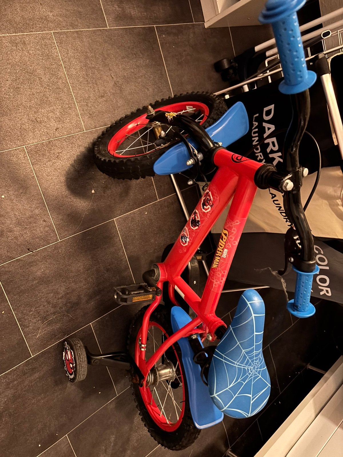 Kinderfiets spiderman met extra wielen 4-6 jaar, Fietsen en Brommers, Ophalen, Zo goed als nieuw