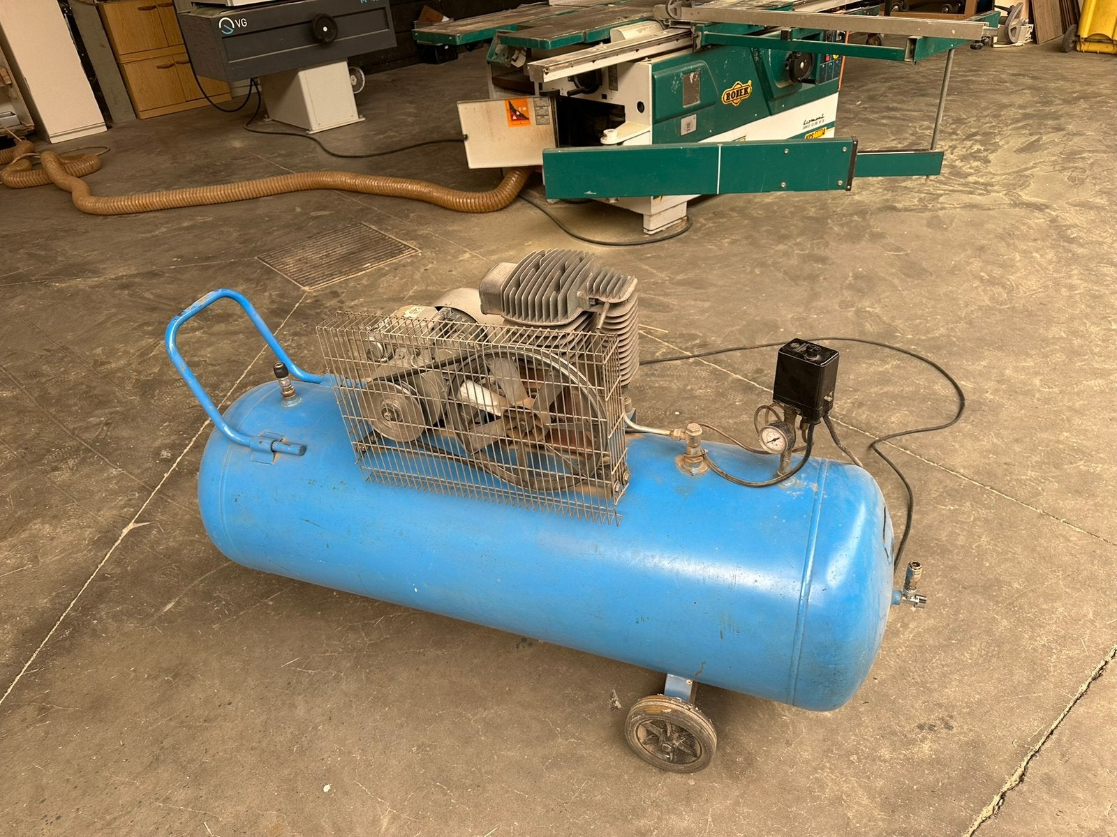 Compressor 200 liter, Doe-het-zelf en Bouw, Ophalen, Zo goed als nieuw