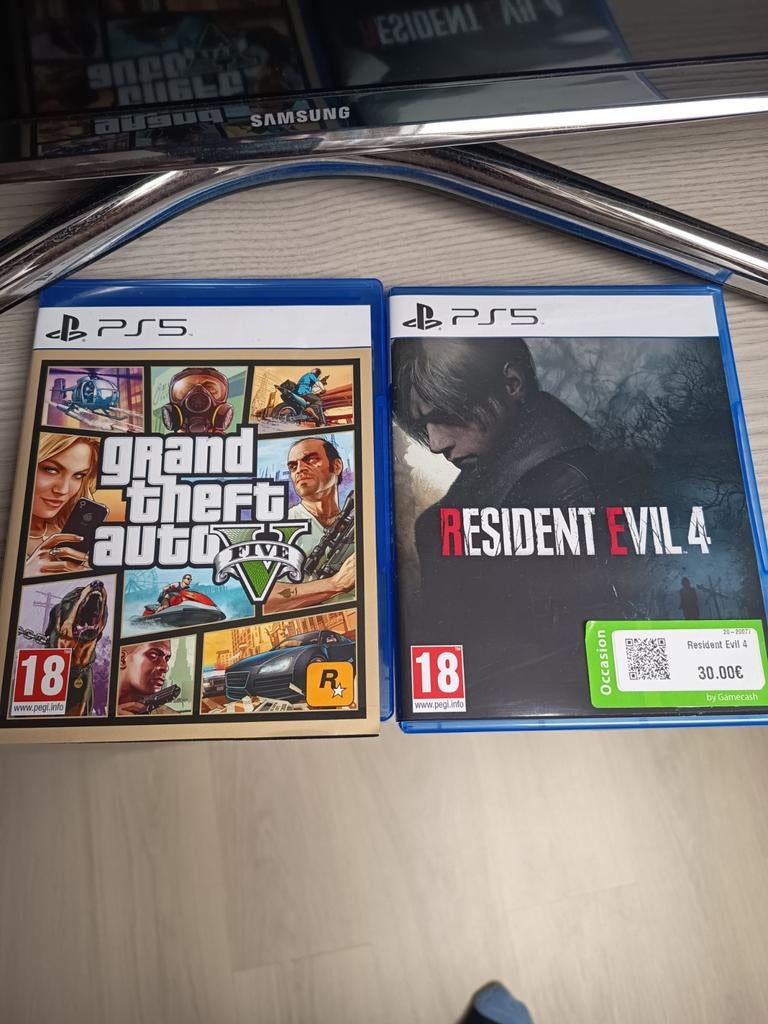 Grand Theft Auto V  Resident evil 4  peut changer jeux, Consoles de jeu & Jeux vidéo, Enlèvement ou Envoi, Comme neuf