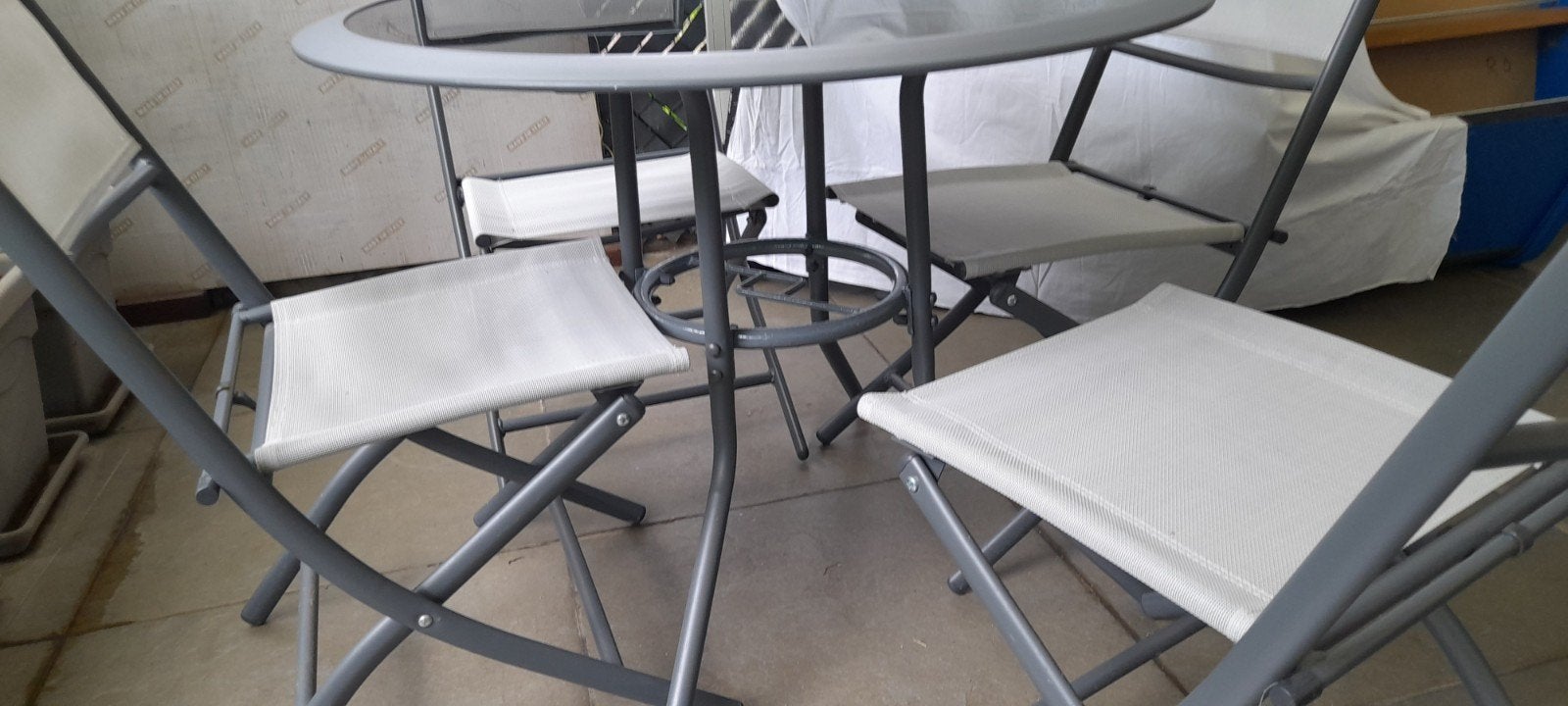 Belle table + 4 chaises en parfait état, Jardin & Terrasse, Enlèvement