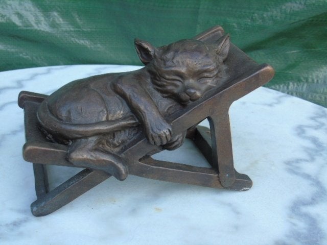 chat en bronze coucher dans un transat, Enlèvement ou Envoi, Bronze