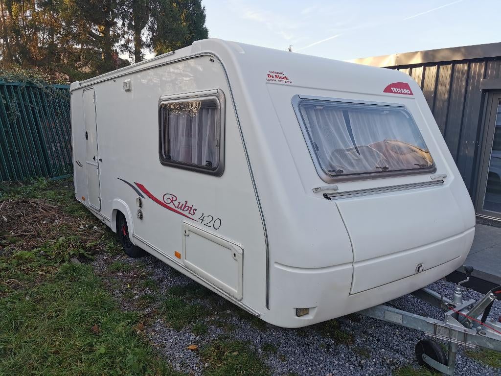 Trigano Rubis 420 dieplader caravan, Trigano, 750 - 1000 kg, Particulier, Ringverwarming