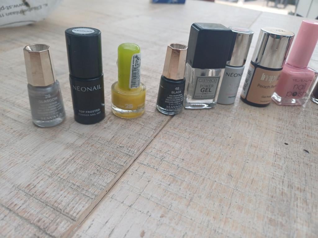 Différents pots de vernis à ongles, Enlèvement ou Envoi