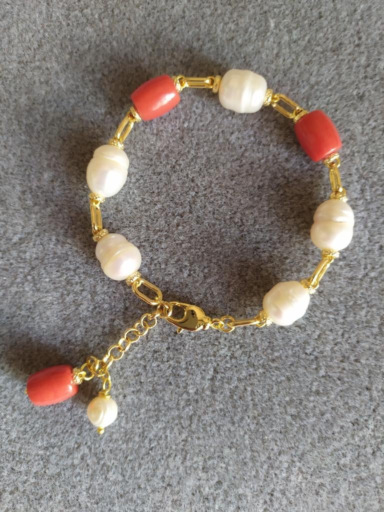 Bracelet en Perles d’eau douce et Corail teinté NEUF, Enlèvement, Neuf, Or, Autres matériaux