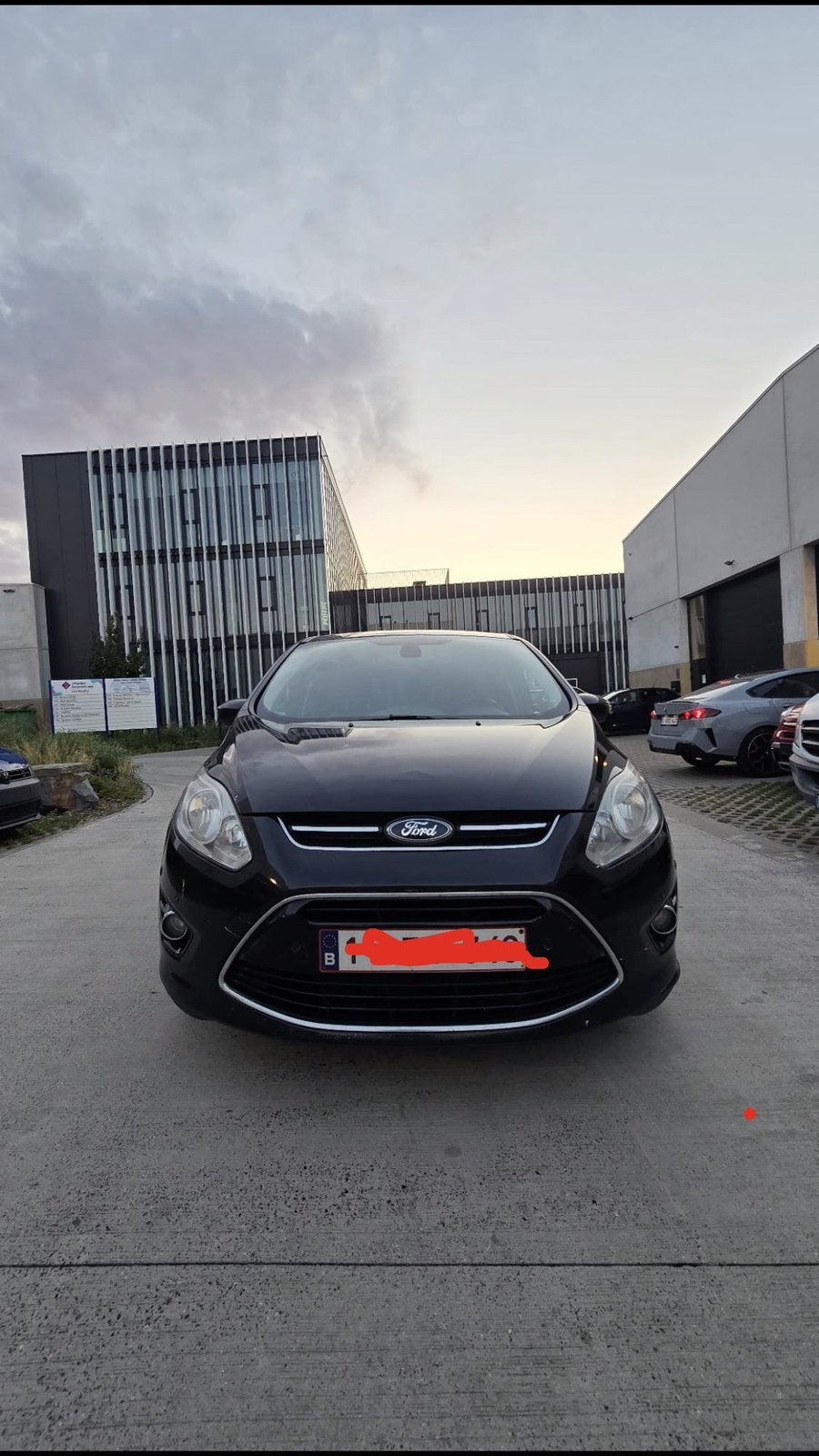 Ford c-max.   0487556578.  295000km, Auto's, Ford, Voorwielaandrijving, Euro 5, Zwart, Zwart
