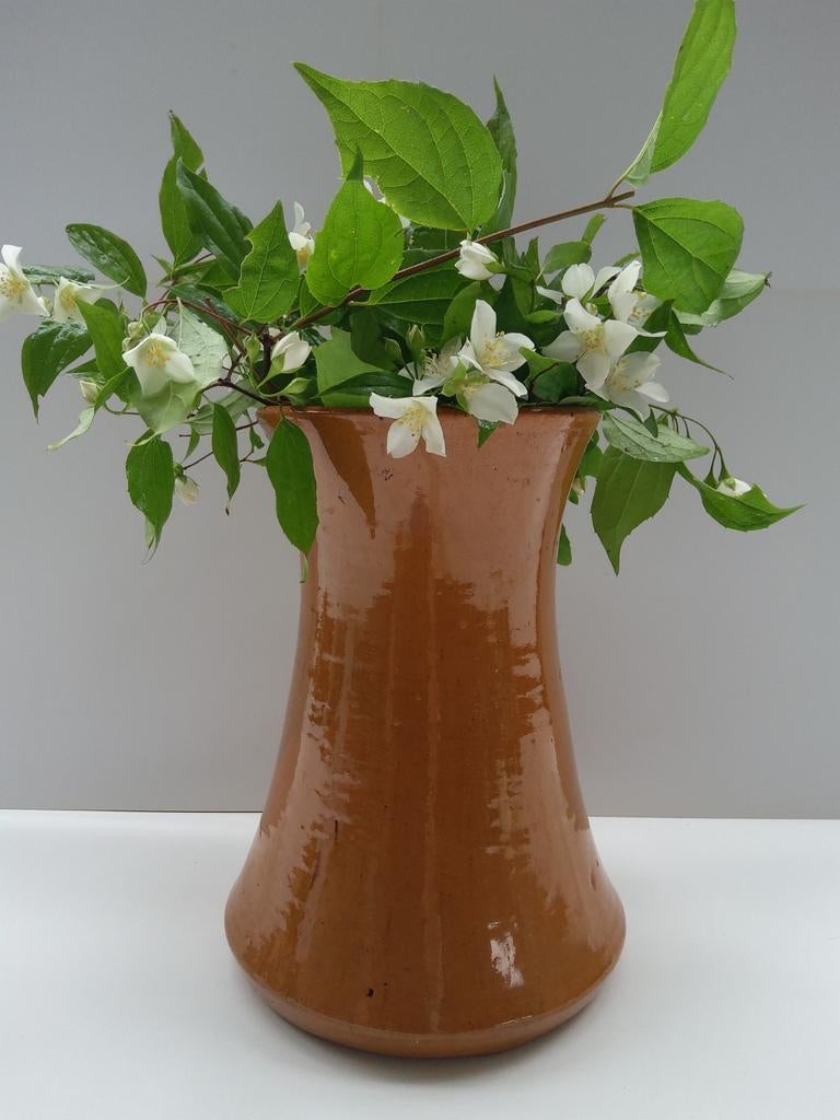 Robuuste bloemenvaas in terracotta., Huis en Inrichting, Woonaccessoires | Vazen, Zo goed als nieuw, Aardewerk of Porselein, Ophalen of Verzenden