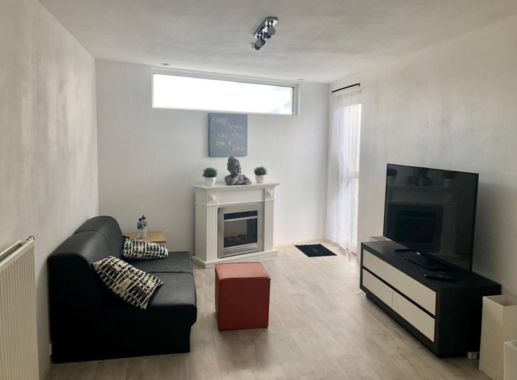 CHAMBRE AU-DESSUS DE REMISE EN FORME AVEC ADRESSE MAASEIK, Enlèvement, Comme neuf