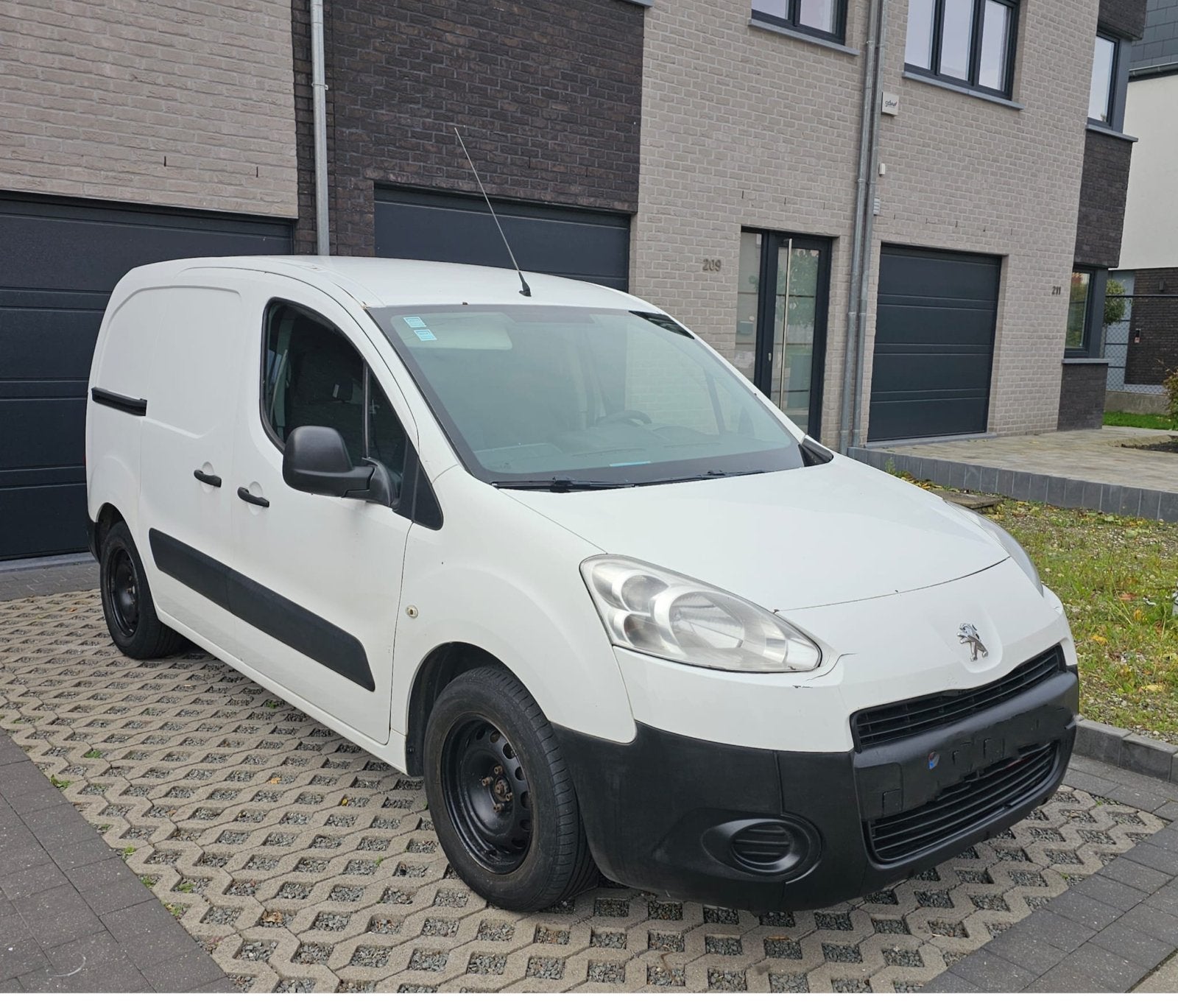 Peugeot Partner, Auto's, Voorwielaandrijving, Stof, Zwart, 1600 cc