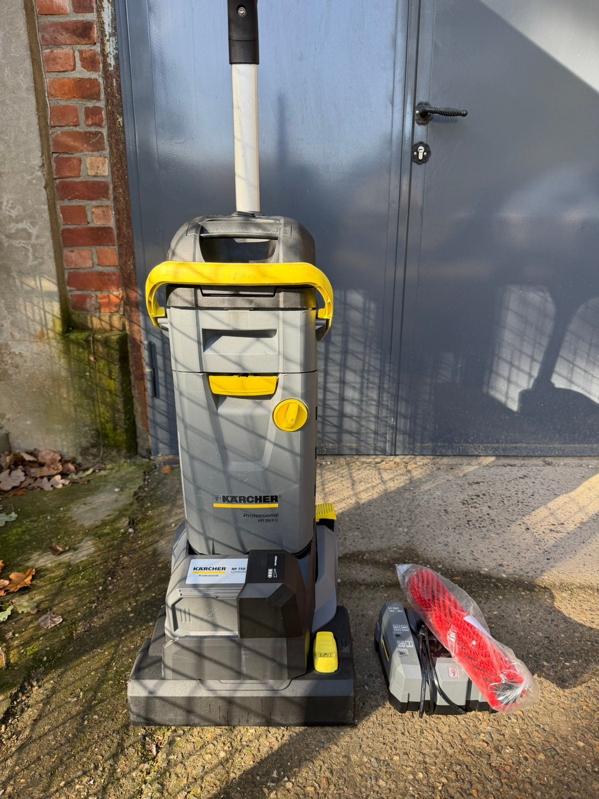 Karcher vloer schrob machine, Ophalen