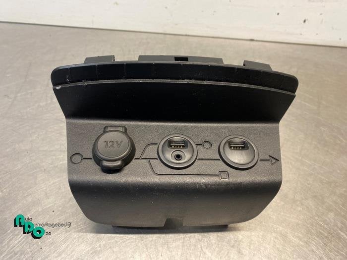Connexion USB d'un Peugeot 208 (208 12-), -, 3 mois de garantie, Utilisé, -