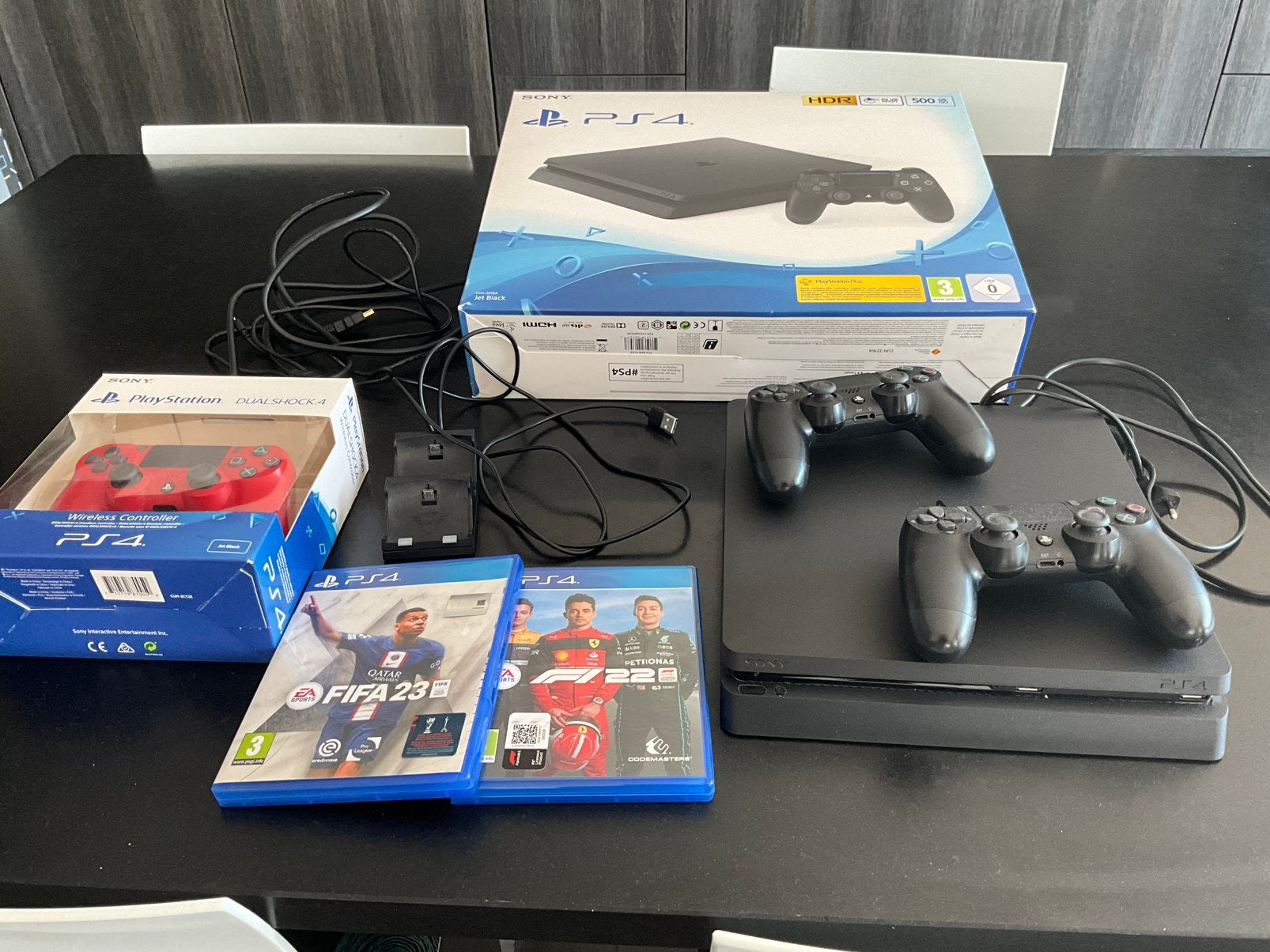 Sony PS4 500 GB + 3 controles + LAADSTATION + 2 spelletjes, Games en Spelcomputers, Ophalen, Zo goed als nieuw, 500 GB