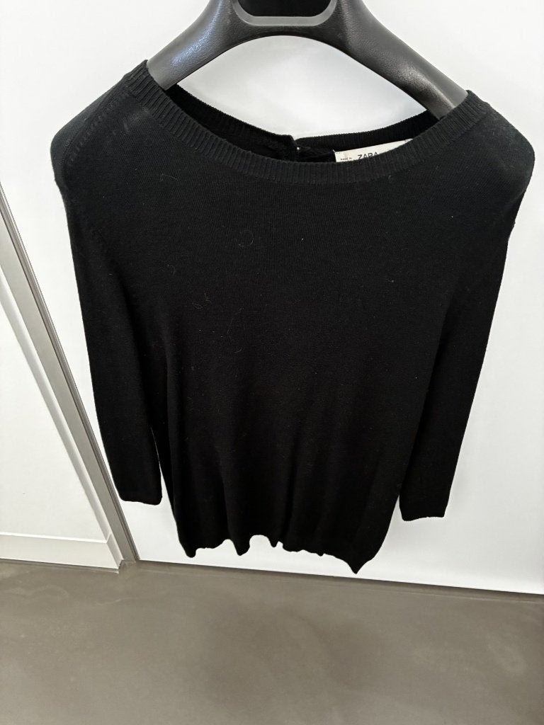 Zwart truitje met 3/4 mouwen van Zara achteraan 3 parels S, Ophalen of Verzenden, Zo goed als nieuw, Maat 34 (XS) of kleiner, Zara