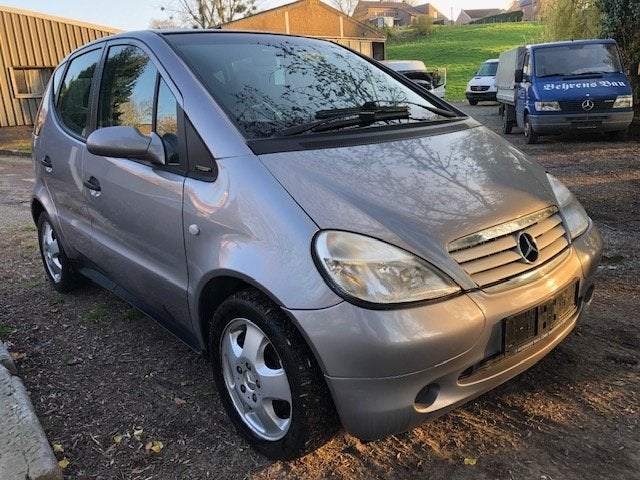 Mercedes A160 Avantgarde aut., 75 kW, 4 cilinders, Leder en Stof, Bedrijf
