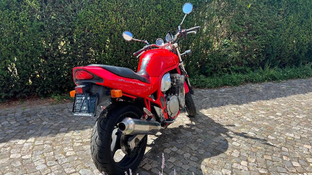 Suzuki Bandit N600, 600 cm³, Plus de 35 kW, Particulier, 4 cylindres