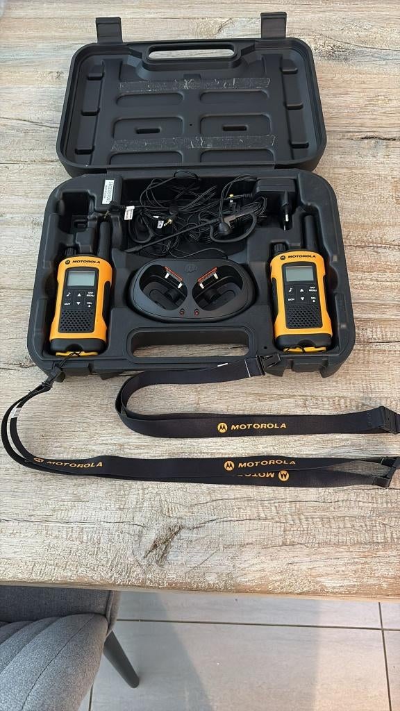 Motorola walkie talkie set – compleet in koffer, Telecommunicatie, Portofoons en Walkie-talkies, Ophalen, Zo goed als nieuw, Portofoon of Walkie-talkie