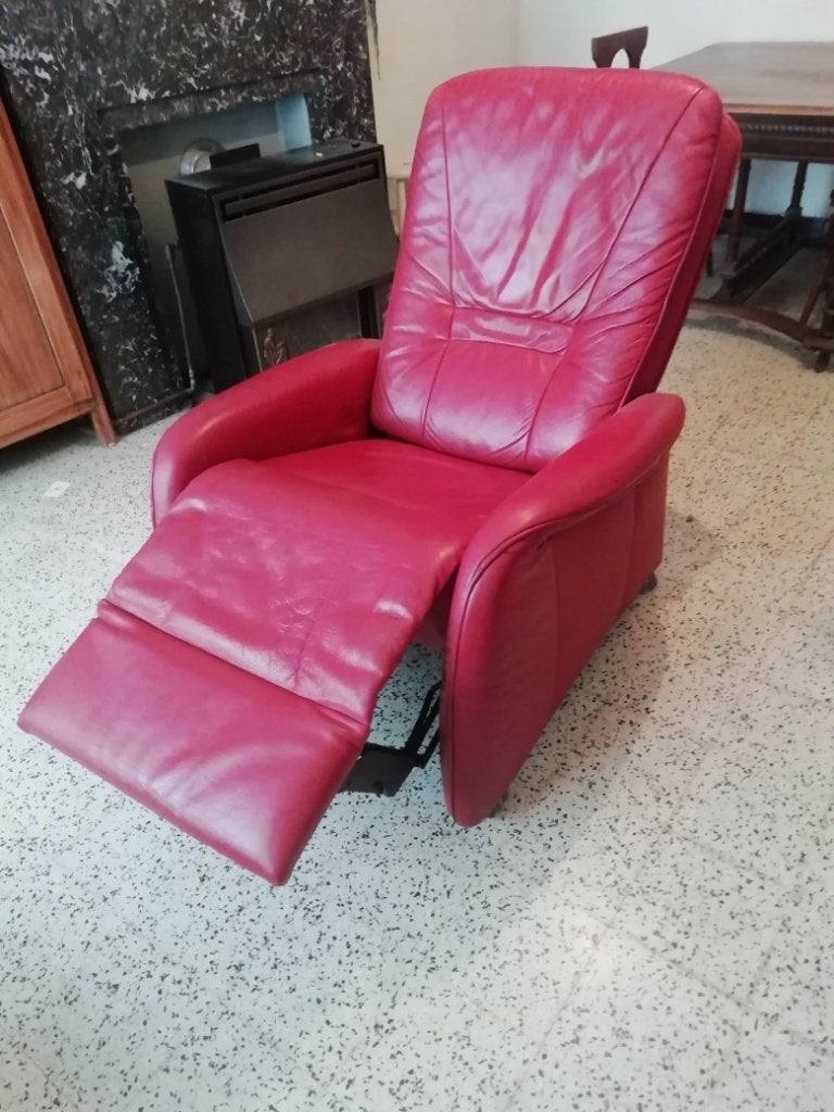 Fauteuil relax en cuir rouge, Maison & Meubles, Canapés | Salons, Utilisé, Une personne, Cuir, Enlèvement