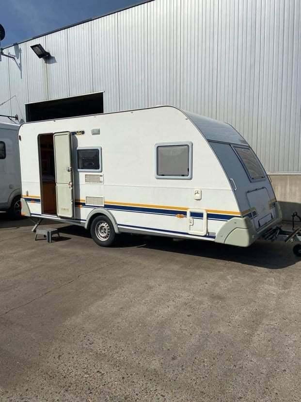 Caravan Ci Wilk 4 personen, Caravanes & Camping, Caravanes, Particulier, jusqu'à 4, 750 - 1000 kg, Autre, Wilk, Coin salon convertible