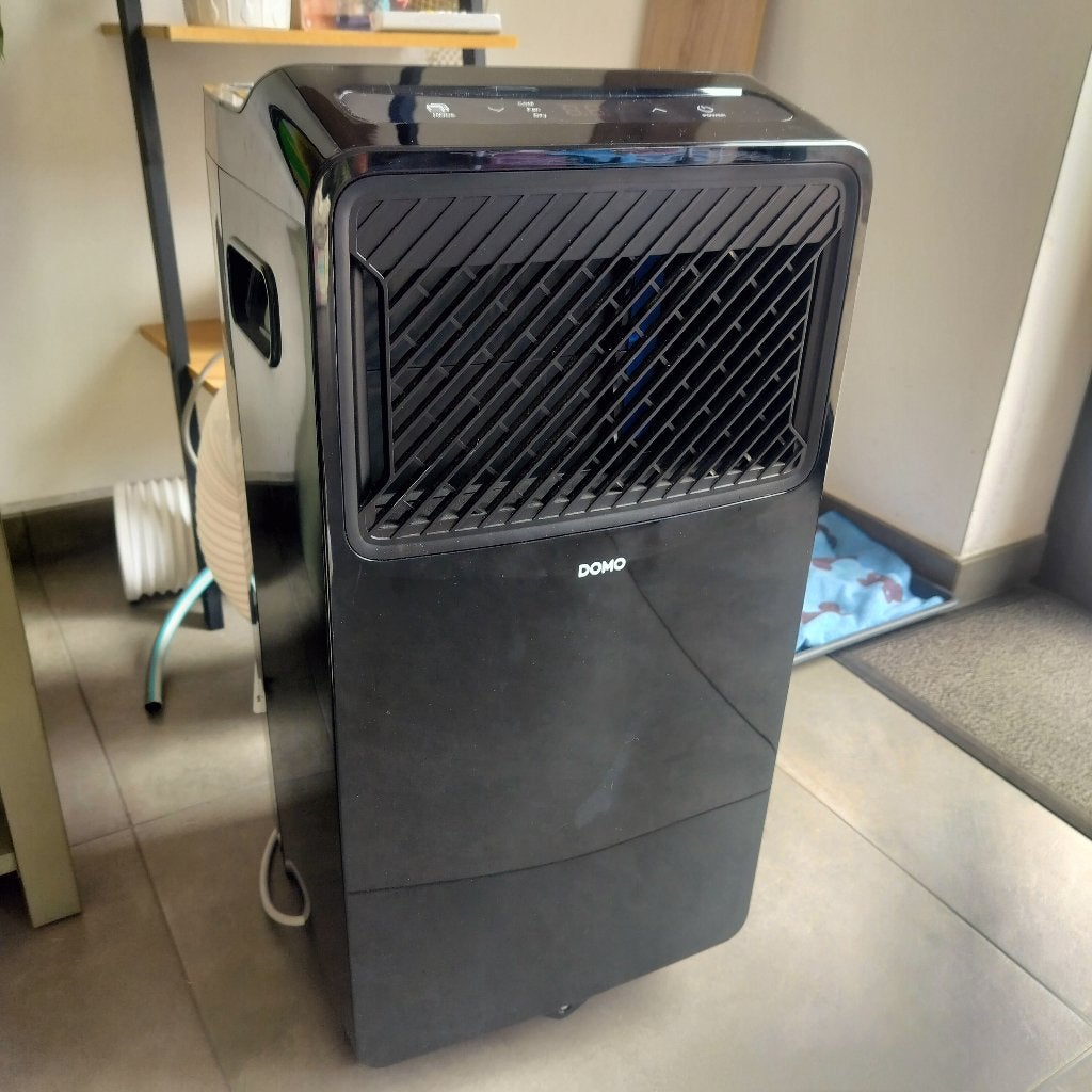 Zwarte mobiele airco domo, Elektronische apparatuur, Airco's, Ophalen, Koelen en Ontvochtigen, Mobiele airco, Afstandsbediening