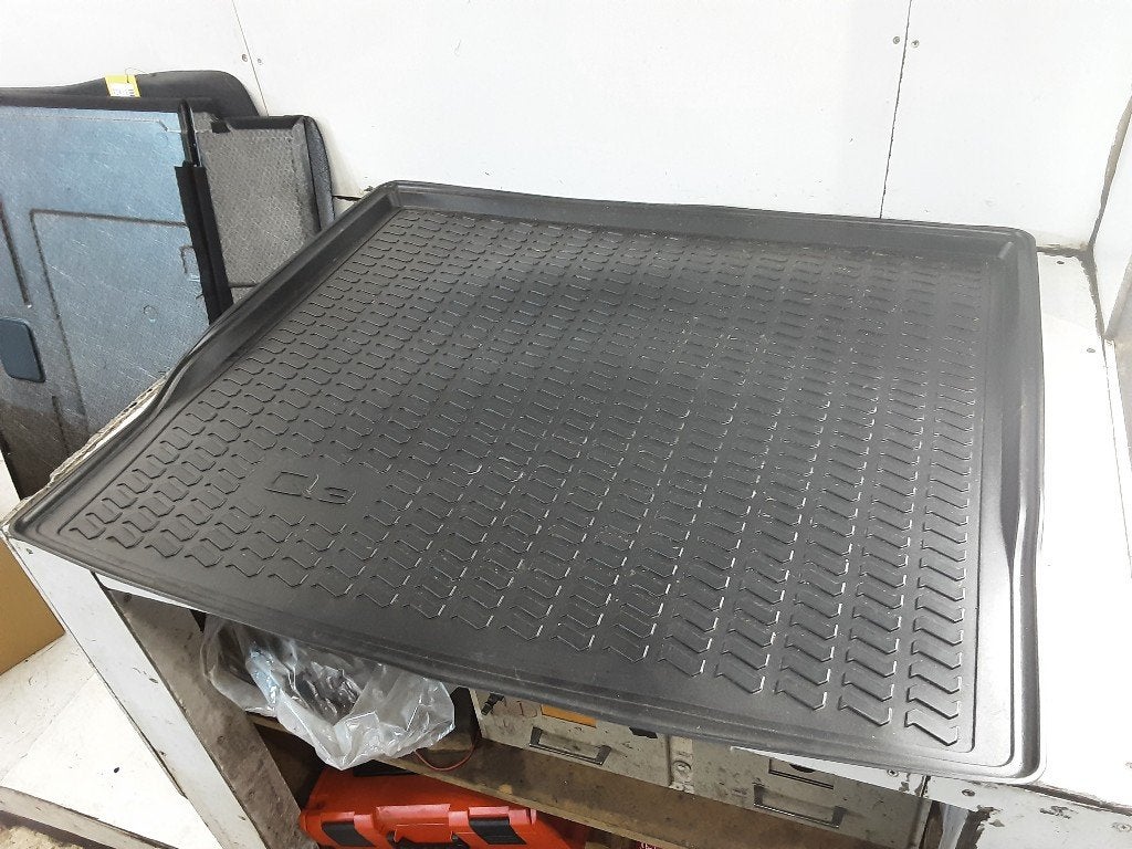 TAPIS DE COFFRE Audi Q3 (F3B) (01-2018/06-2021) (83A061180A), Autos : Pièces & Accessoires, Auto-Union-Straße  1,
85057  Ingolstadt, DE