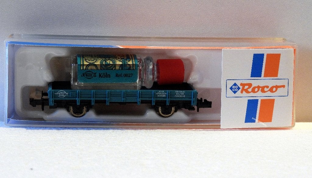 WAGON PLAT PLUS BOUTEILLE EAU COLOGNE, Enlèvement ou Envoi, Comme neuf, Train, Modèle réduit