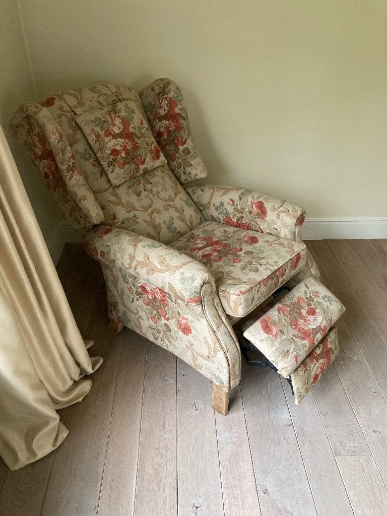 Relaxstoel niet electronisch, Ophalen, Minder dan 75 cm, Engels bloemmotief Laura Ashley, Zo goed als nieuw
