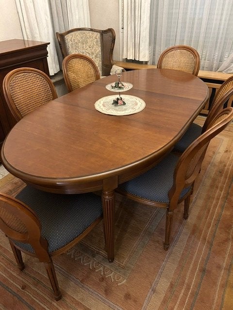 klassieke eettafel living met stoelen ophalen in Halle, Ophalen, Gebruikt