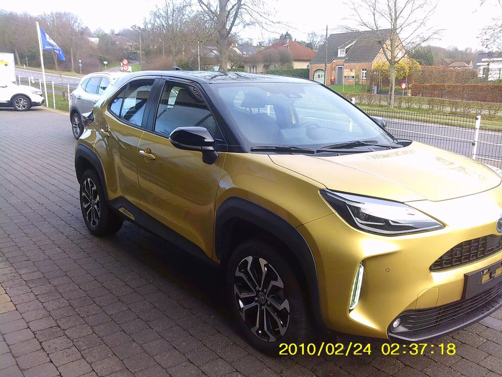Toyota Yaris Cross dynamic 1500benzine hybrid (bj 2023), Auto's, Toyota, Automaat, Stof, Gebruikt, Adaptive Cruise Control