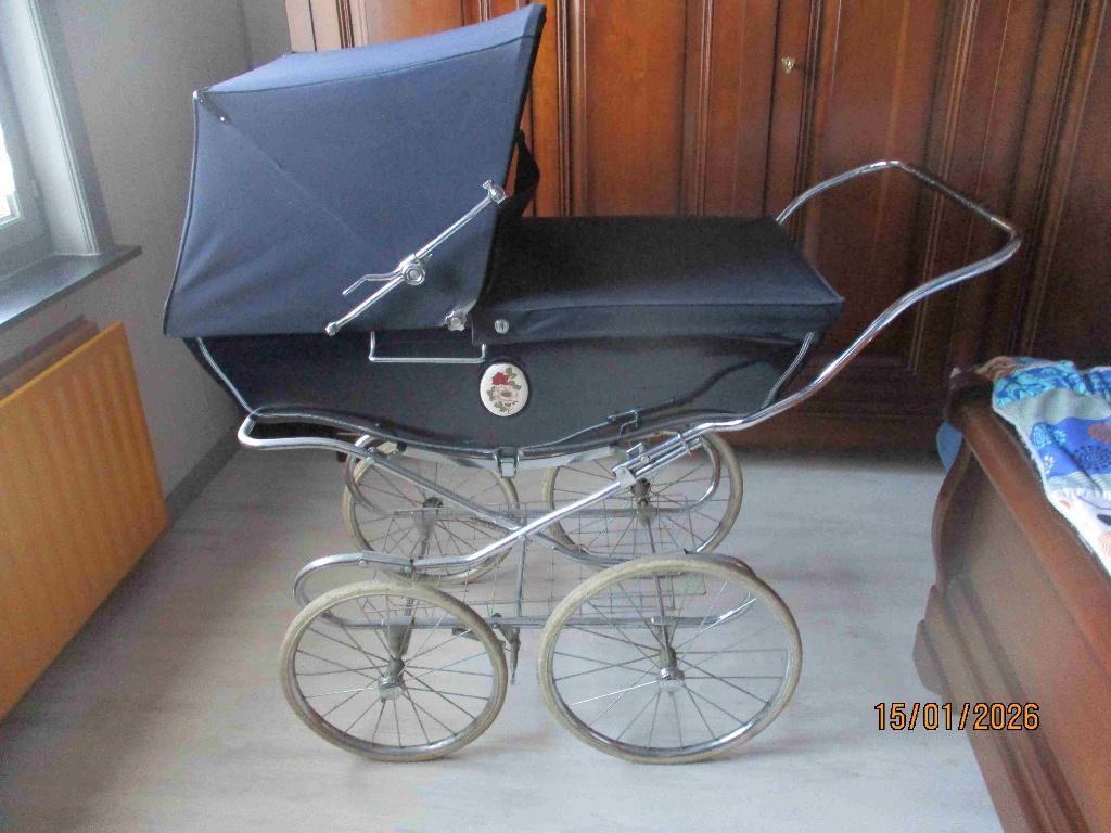 Kinderwagen silvercross donkerblauw, Kinderen en Baby's, Kinderwagens en Combinaties, Ophalen, Zo goed als nieuw, Kinderwagen