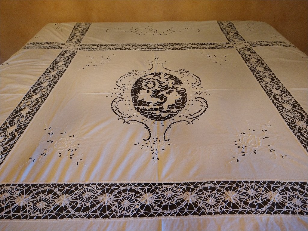 Manueel geborduurde linnen bedsprei of tafellaken., Antiek en Kunst, Ophalen