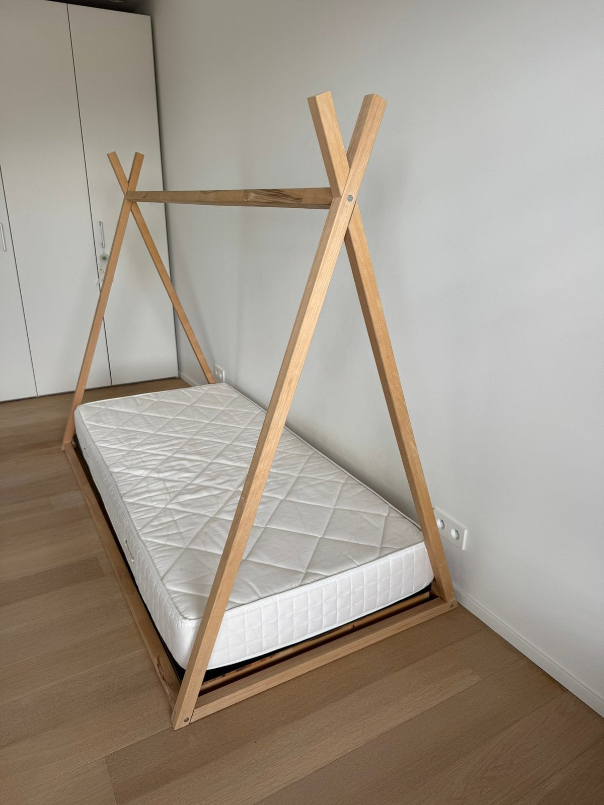 Tipi bed, Kinderen en Baby's, Ophalen, Zo goed als nieuw, Lattenbodem