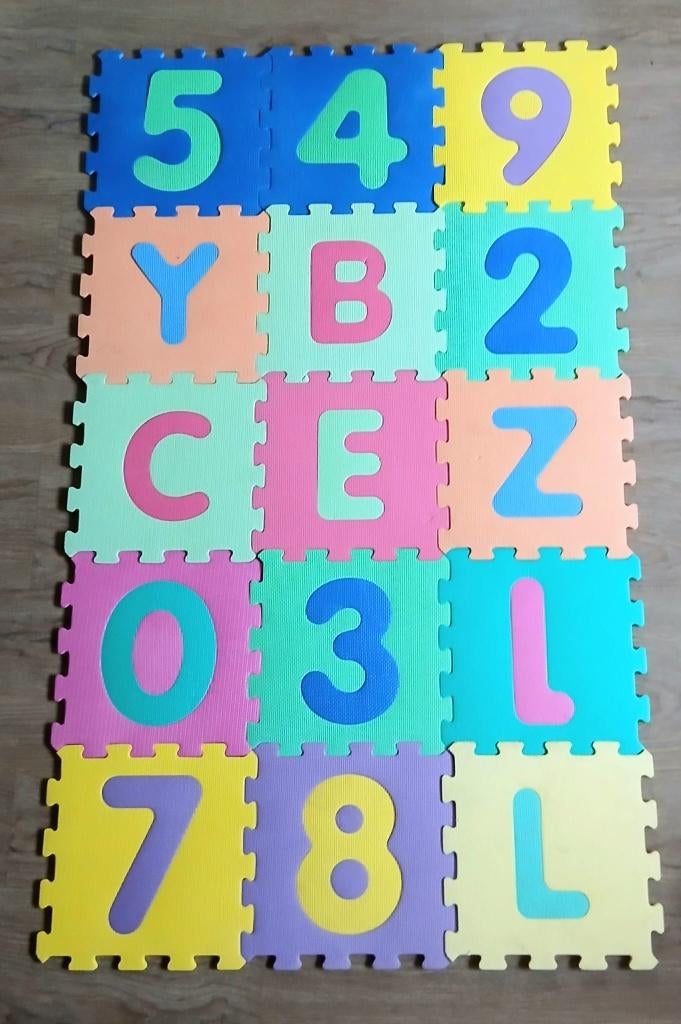 Puzzelmat foam letters en cijfers 15 tegels van 29 x 29 cm, Ophalen of Verzenden, Gebruikt