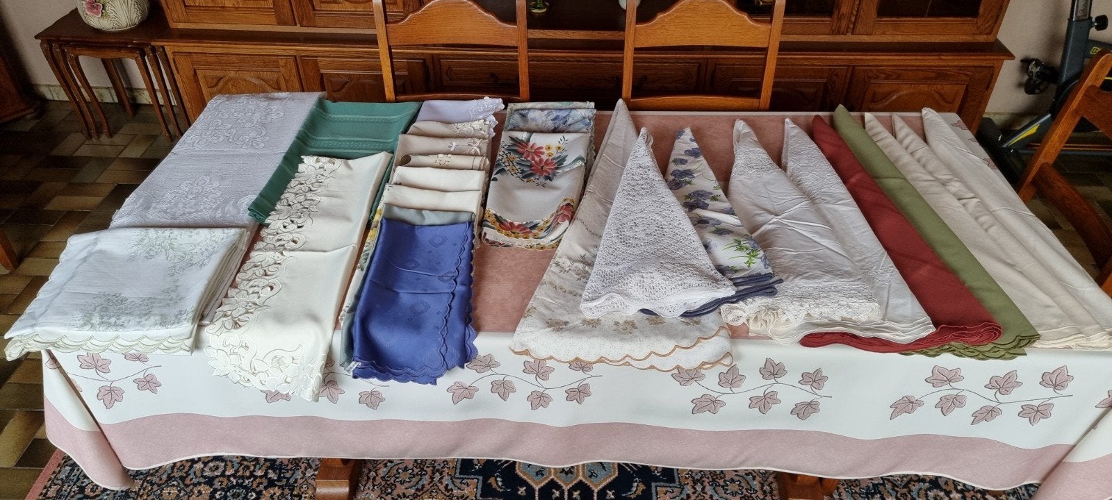 Nappes de fête, Enlèvement, Ovale