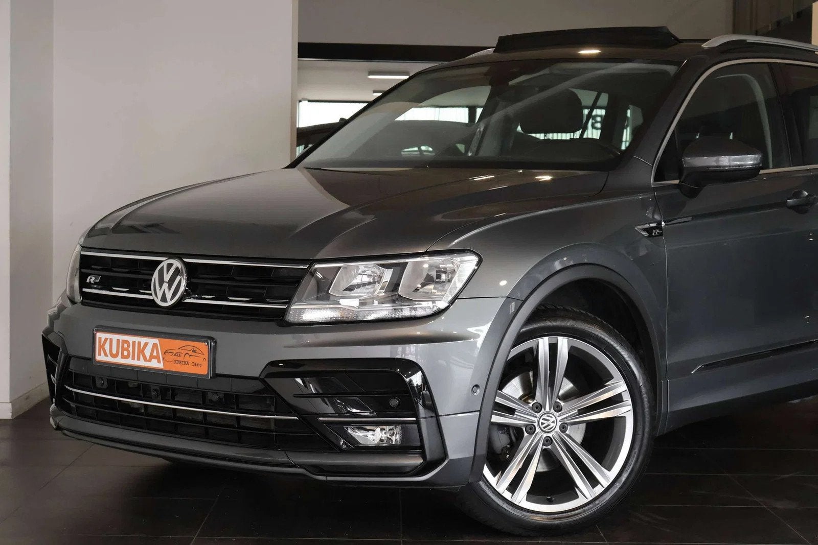Volkswagen Tiguan Tiguan 1.4 TSI 4Motion R Line DSG Navi Lee, Autos, Argent ou Gris, Achat, Entreprise, Noir