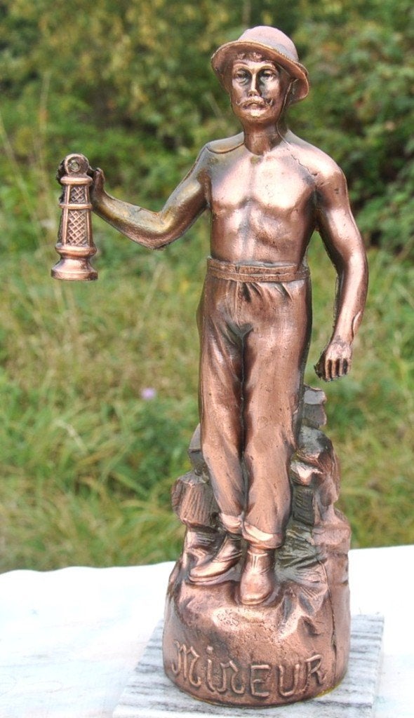 mineur en regule cuivré socle marbre, Antiquités & Art, Enlèvement ou Envoi