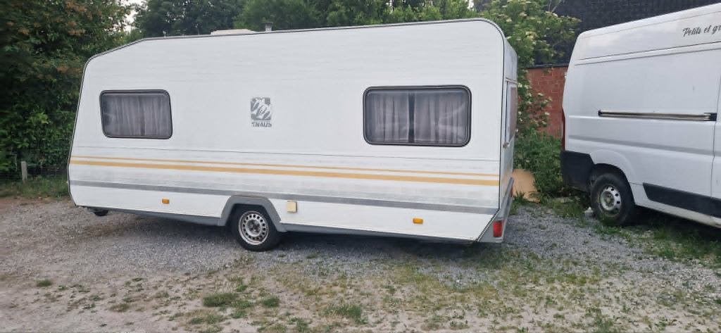 CARAVANE BIEN EQUIPEE EN BON ETAT PAS D HUMIDITE, Caravanes & Camping, Caravanes, 4 à 5 mètres, Particulier, Knaus, Jusqu'à 2