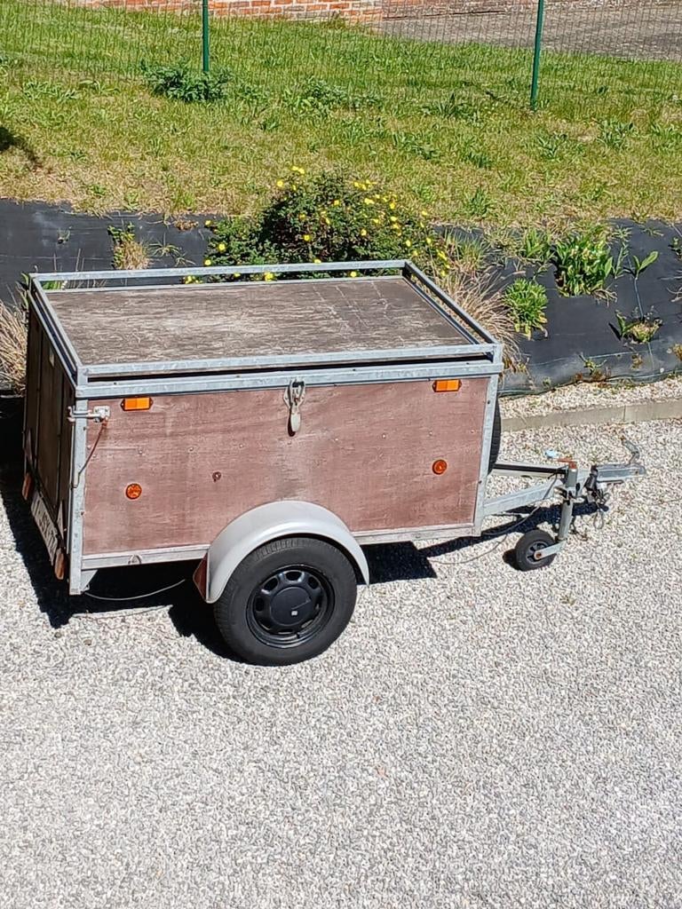 Chariot remorque fermé dans un état exceptionnel. Prix deman, Enlèvement ou Envoi