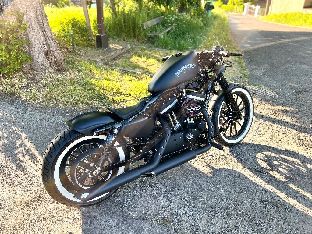 Harley Iron 883 Bobber Custom full zwart 1500 km, LED Verlichting, 2 cilinders, Nieuw, 883 cc