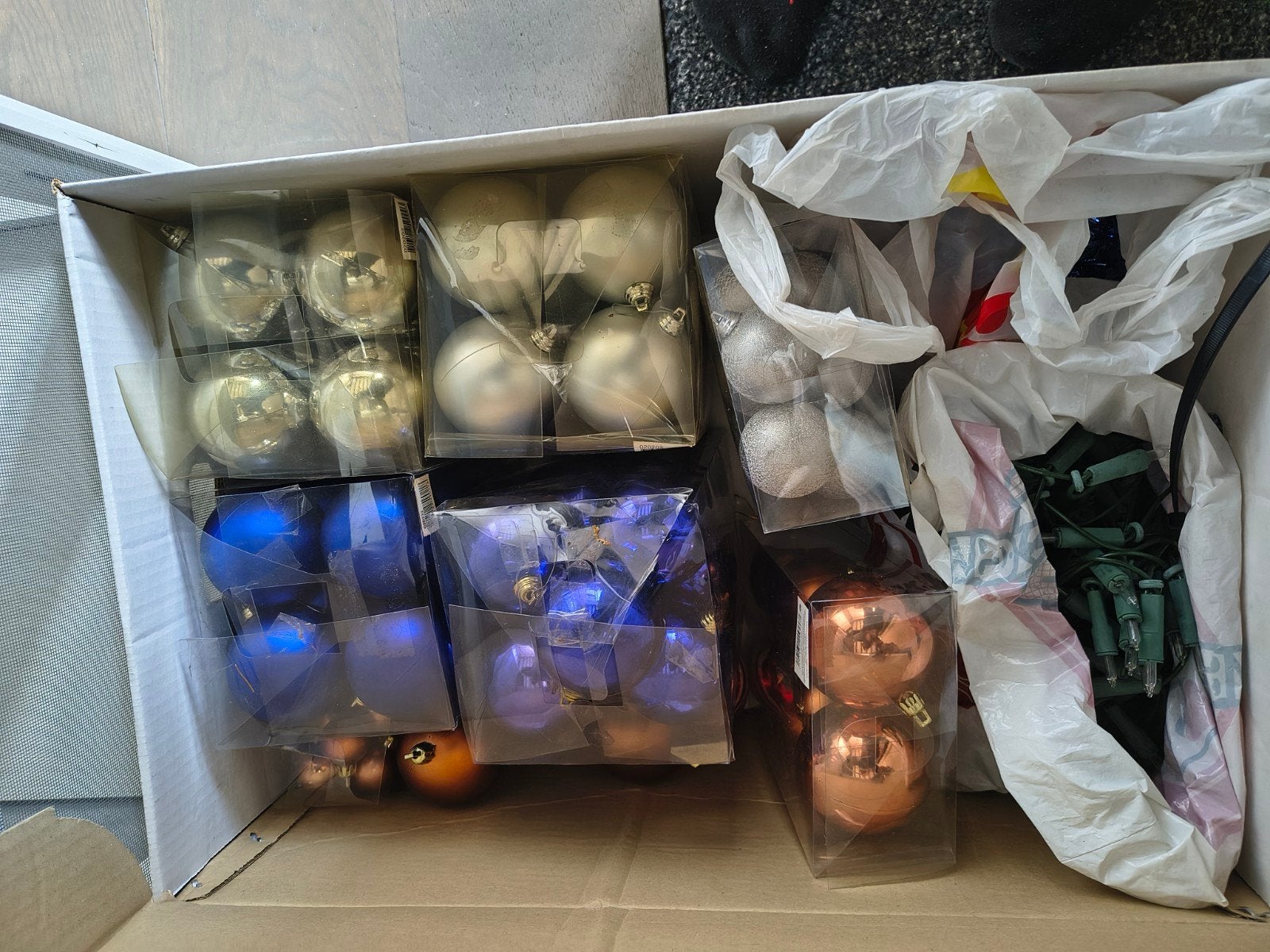 Grande boîte d'articles de Noël, Enlèvement, Utilisé