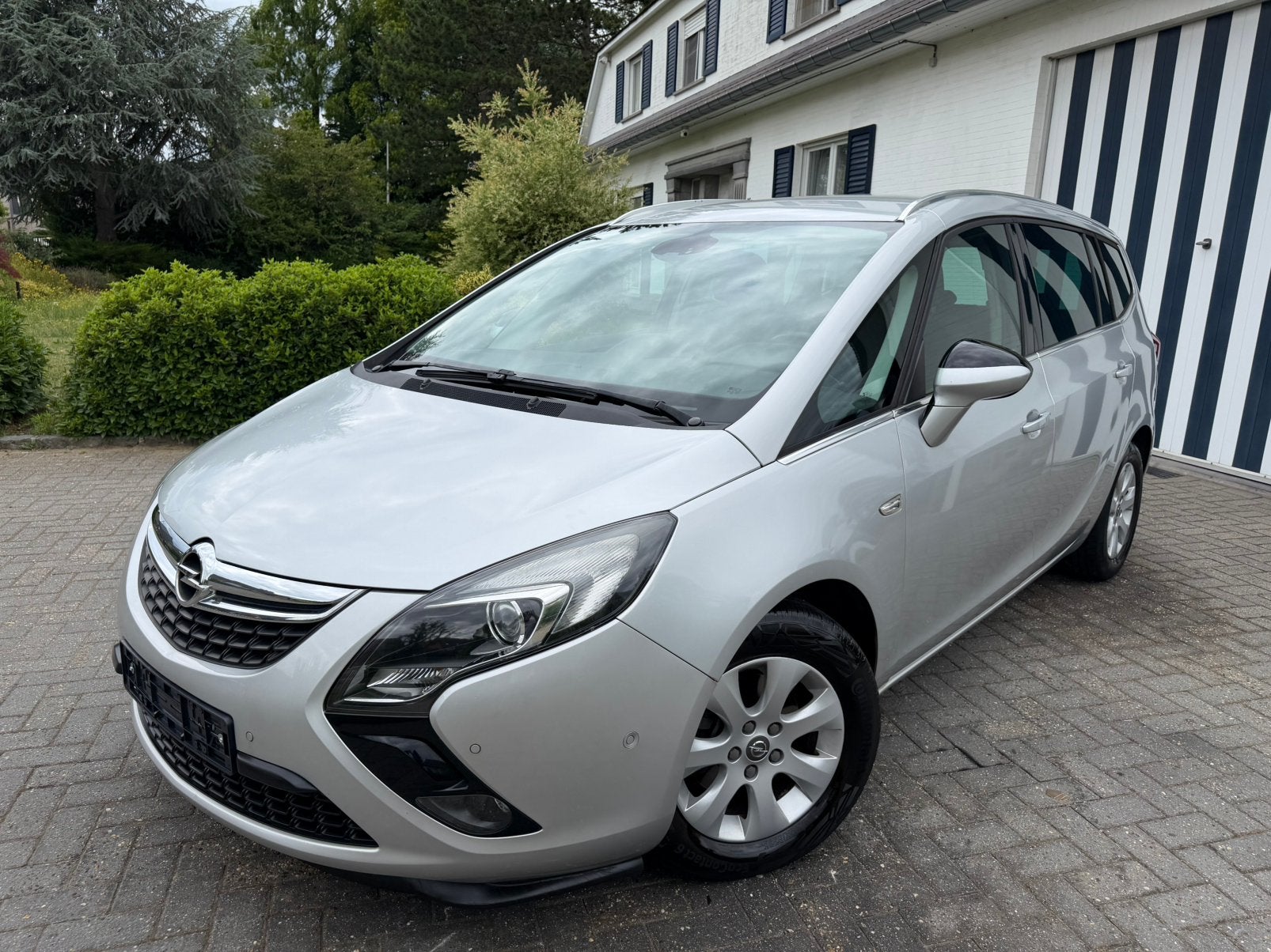 Opel Zafira Tourer - Édition Cosmo - Approuvé -Parfait état!, Autos, 100 kW, Argent ou Gris, Entreprise, Noir