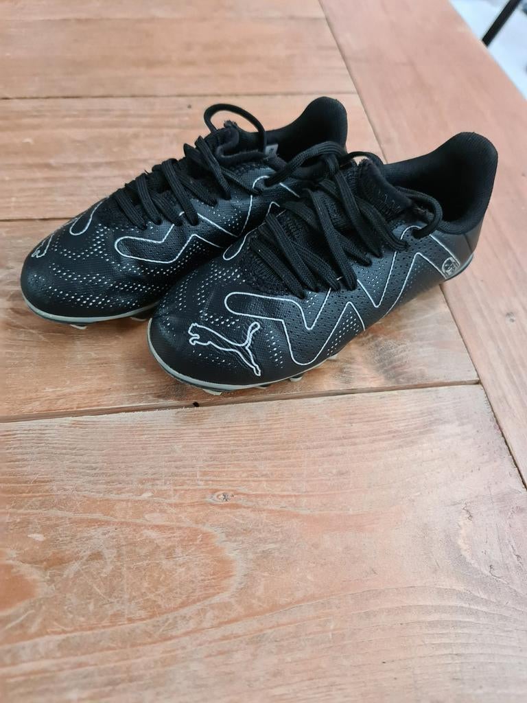Chaussure football puma 28, Sports & Fitness, Hockey, Enlèvement