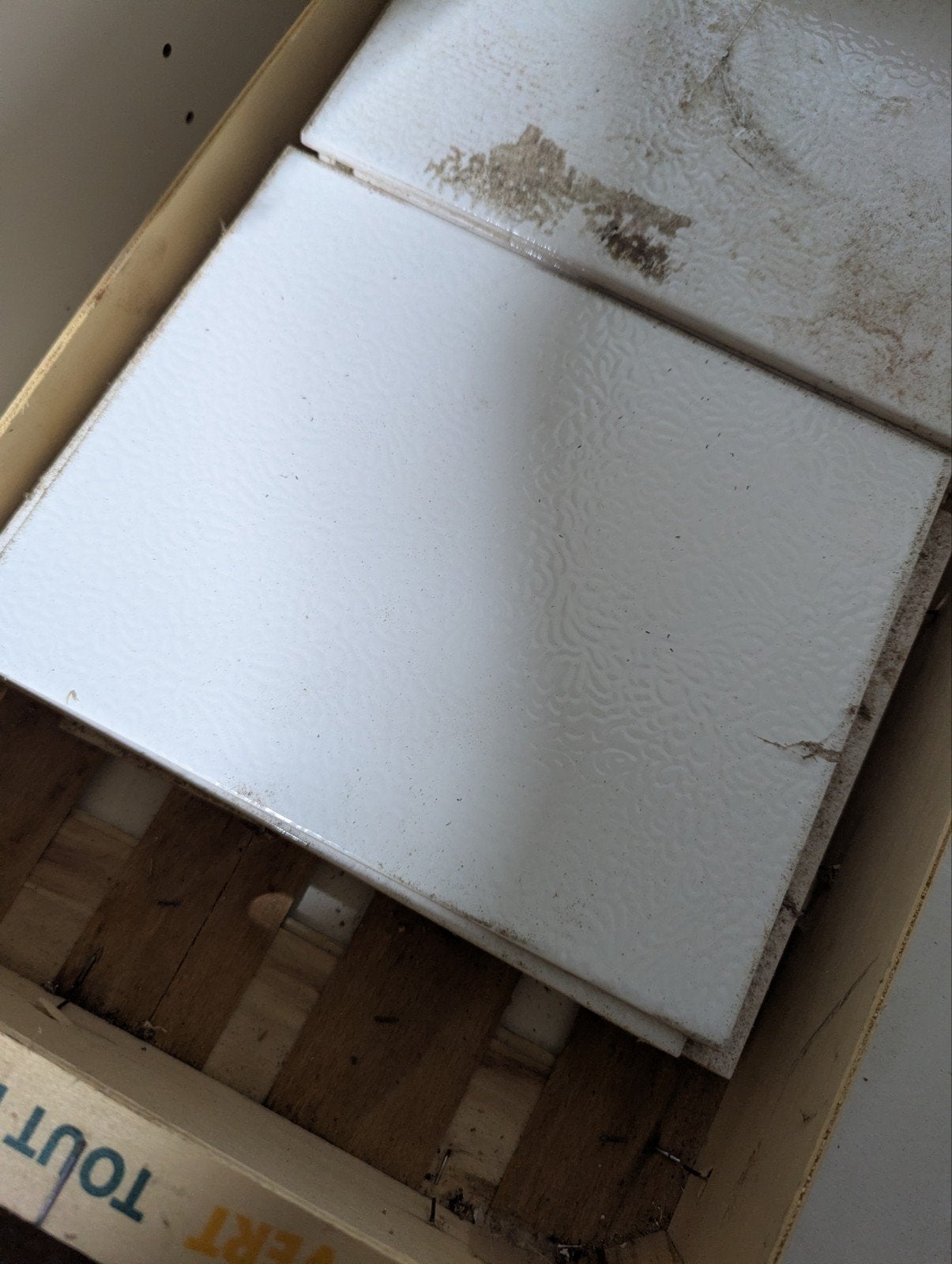 À DONNER – Carrelage blanc neuf – 80 carreaux (250 x 200 mm), Bricolage & Construction, Dalles & Carrelages, Enlèvement