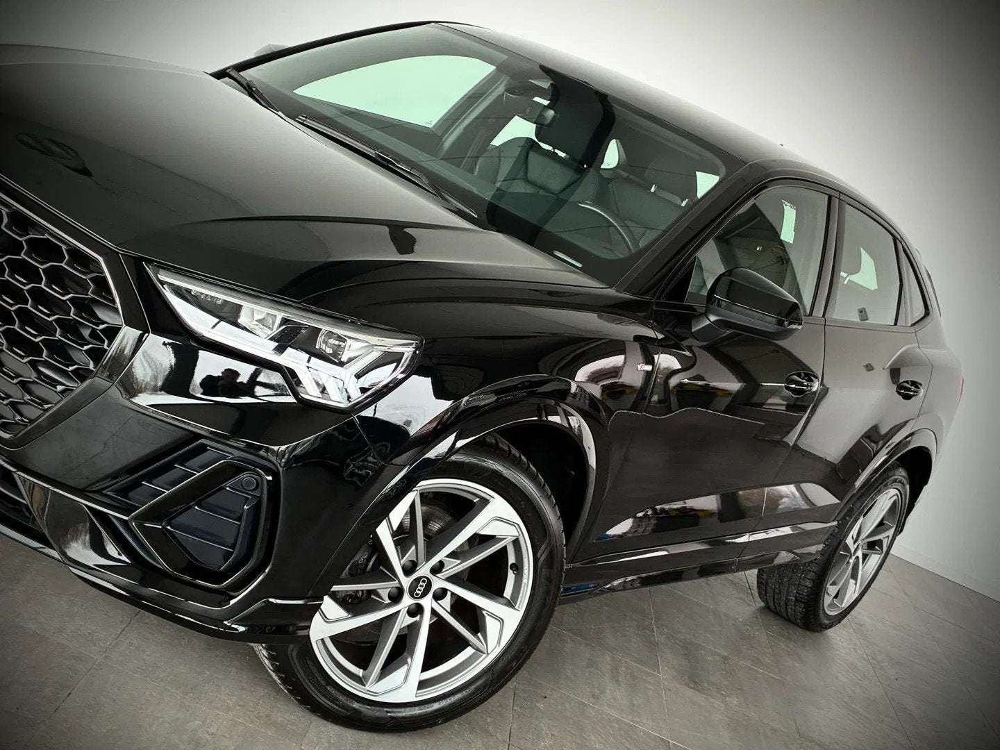 Audi Q3 Sportback 2.0TDi FULL S-LINE-1ERPRO-COCKPIT-CAMERA, Auto's, Automaat, Gebruikt, 4 cilinders, Leder