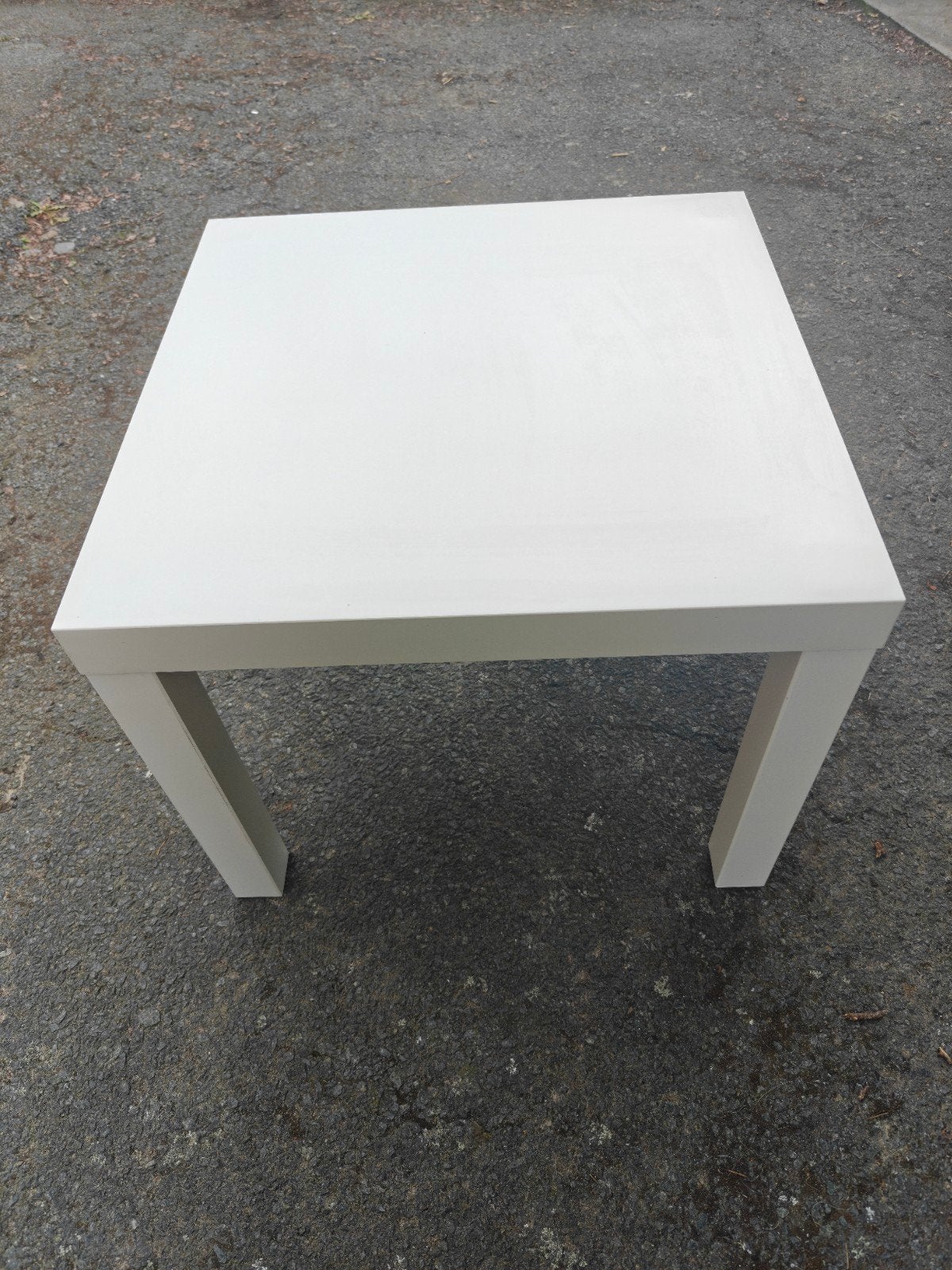 Ikea tafeltje, Enlèvement