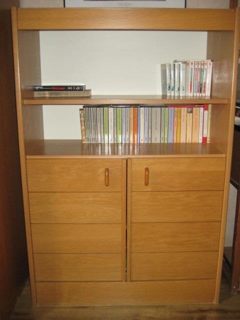 Boekenkast voor tienerkamer (zonder inhoud), Ophalen, Met deur(en), 100 tot 150 cm, 50 tot 100 cm