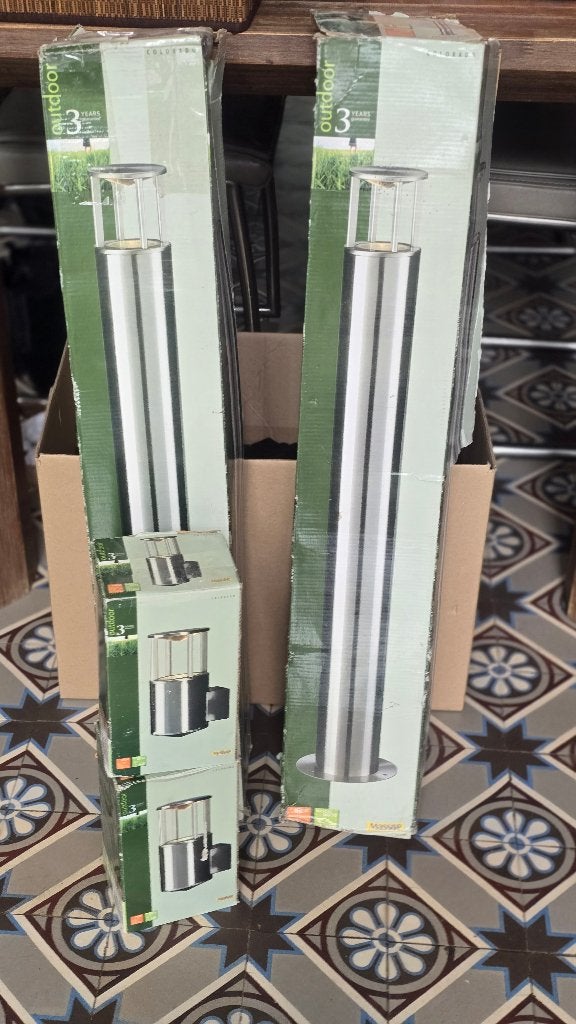 Vends: lot 4 lampes extérieur  Massive neuves, 50 à 250 watts, Neuf, Résistant à l'eau, Enlèvement