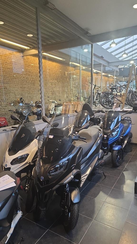 opruiming stock en demomodellen Mp3 310, Motoren, Motoren | Piaggio, Bedrijf, Sport, Ophalen
