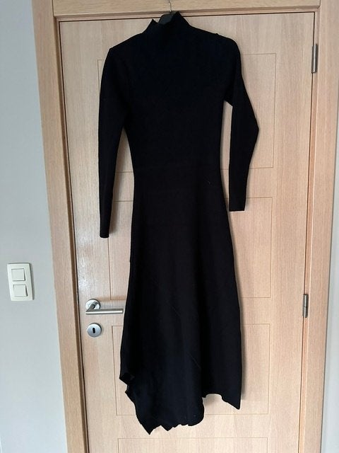 Lange jurk Zara maat m (y0034), Kleding | Dames, Maat 38/40 (M), Ophalen of Verzenden, Zo goed als nieuw, Onder de knie
