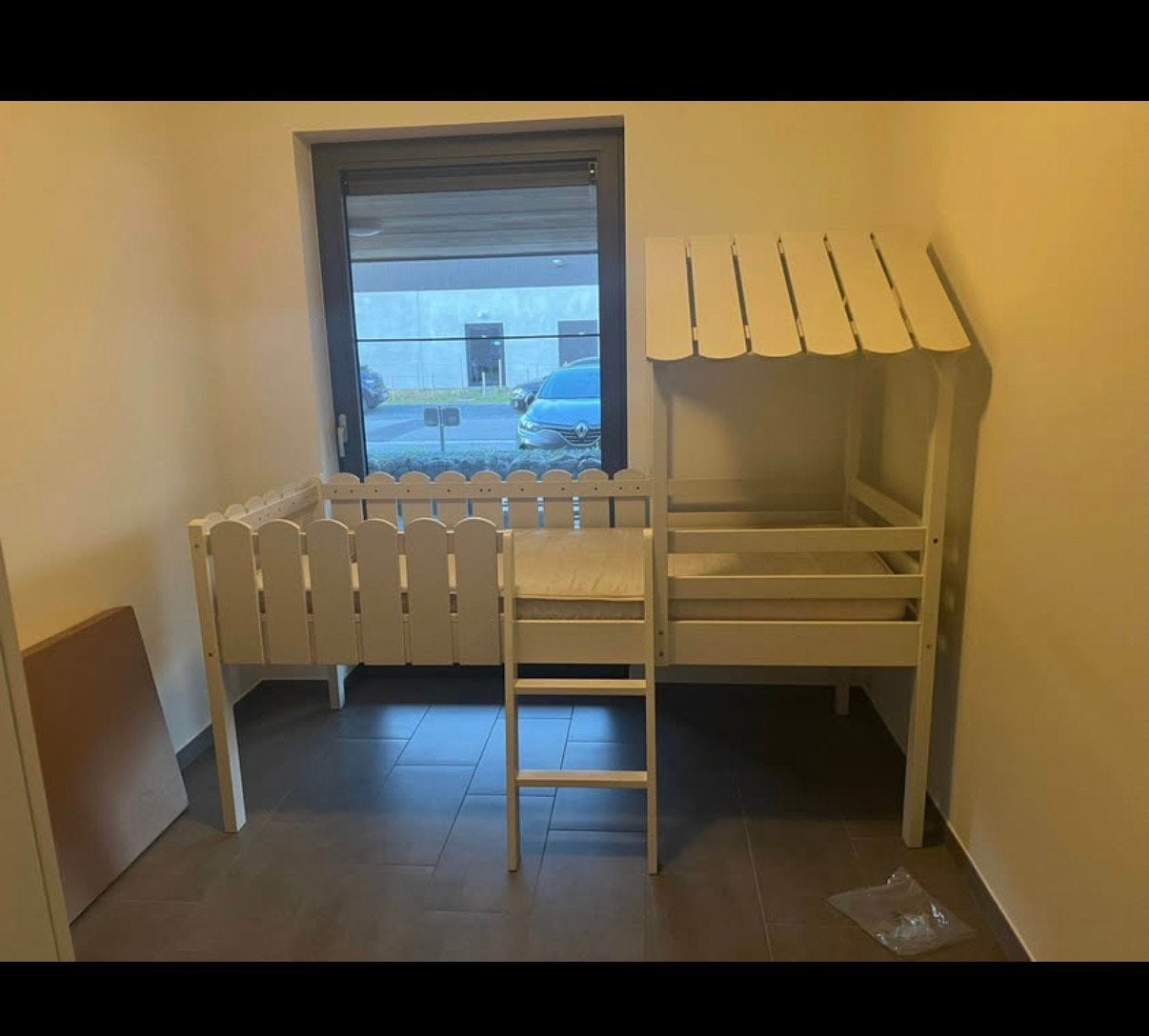 Huisje hoogslaper met lattenboden en matras, Ophalen, Gebruikt, Hoogslaper